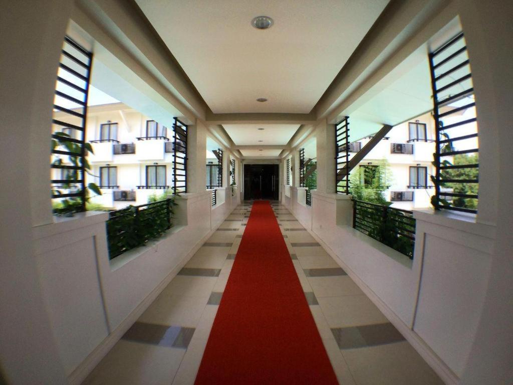Mansion Garden Hotel Olongapo Exterior photo