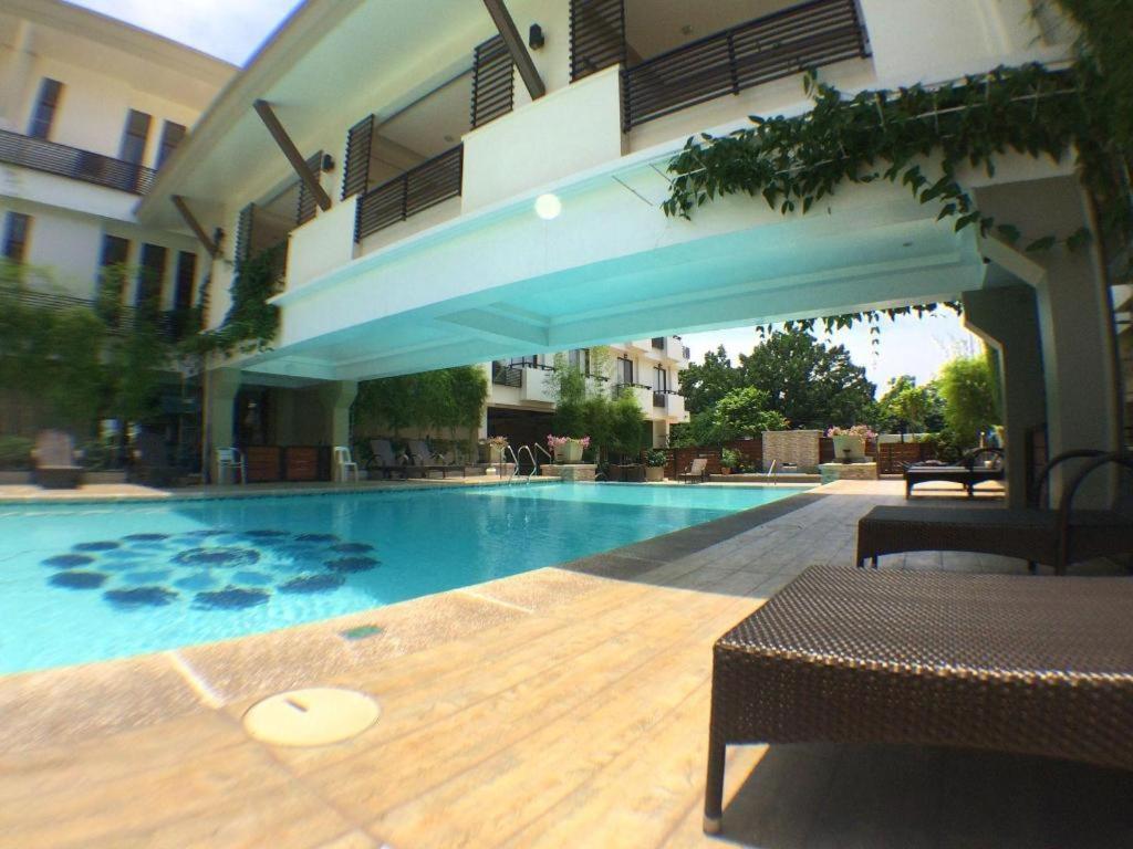 Mansion Garden Hotel Olongapo Exterior photo