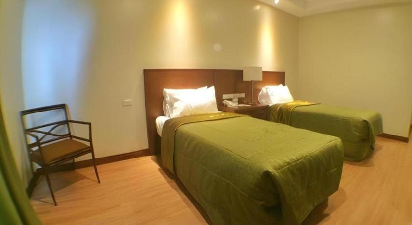 Mansion Garden Hotel Olongapo Exterior photo